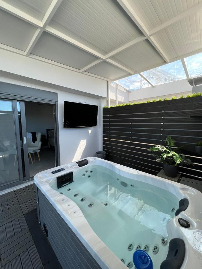 Loft Spa Greece - Enjoy Our Jacuzzi Kalamata Exterior foto